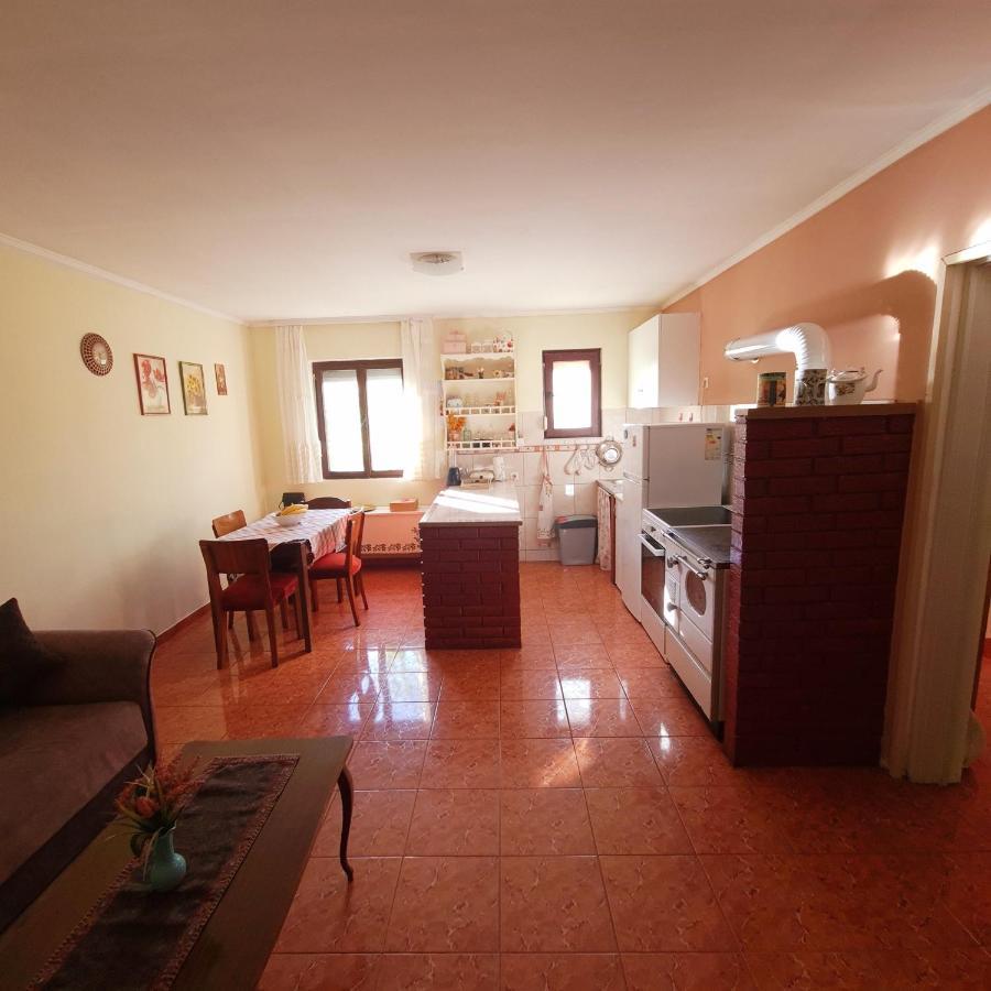 Ivan'S Holiday Home เวียร์ปาซาร์ ภายนอก รูปภาพ